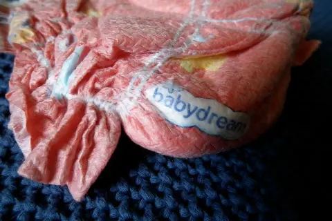 Pampersy do pływania w Rossmannie – idealne dla Twojego dziecka