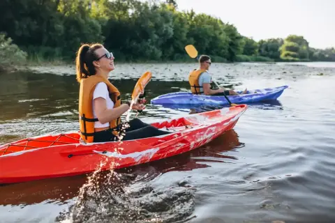 Jak przygotować się na spływ kajakiem, aby uniknąć nieprzyjemnych sytuacji