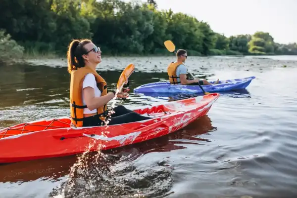 Jak przygotować się na spływ kajakiem, aby uniknąć nieprzyjemnych sytuacji